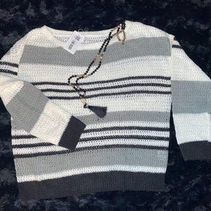 Lightweight Crew Neck Black‎ Grey White Sweater (unbranded)